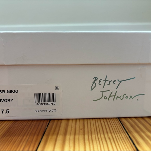 Betsey Johnson White Lace Slingback Heels - Picture 5 of 7